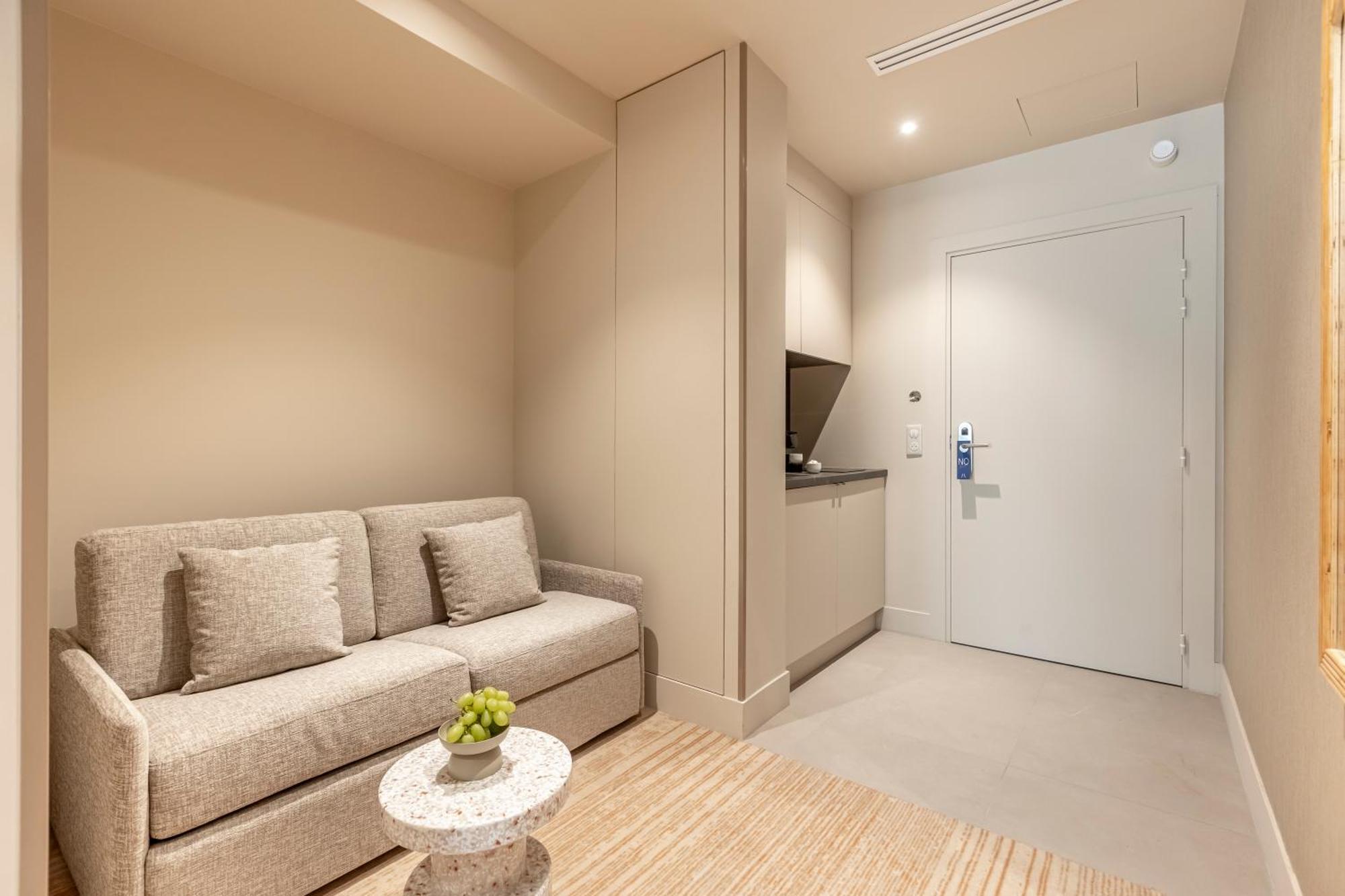 Suite Fl By Sweett Paris Rum bild