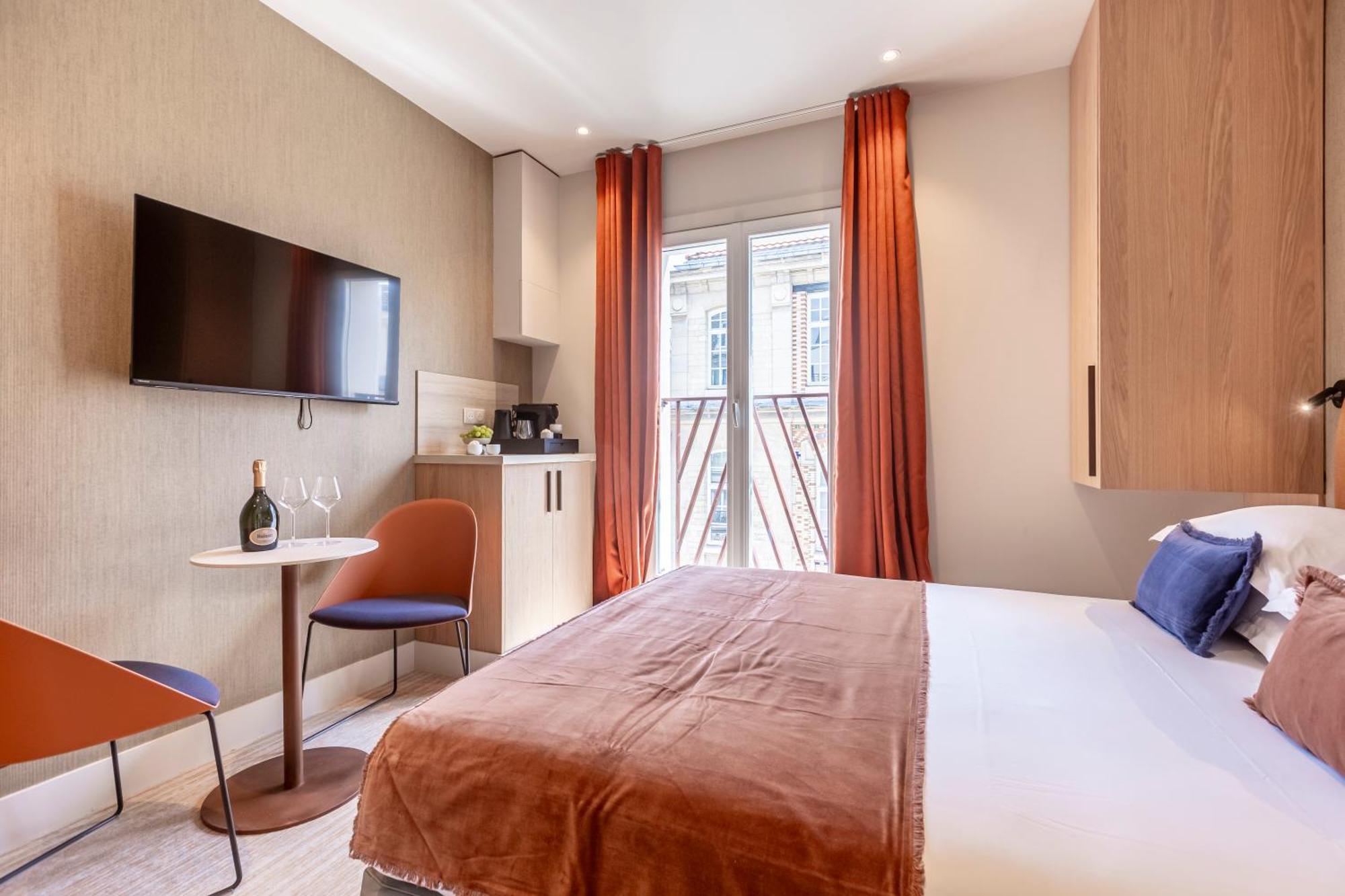 Suite Fl By Sweett Paris Rum bild