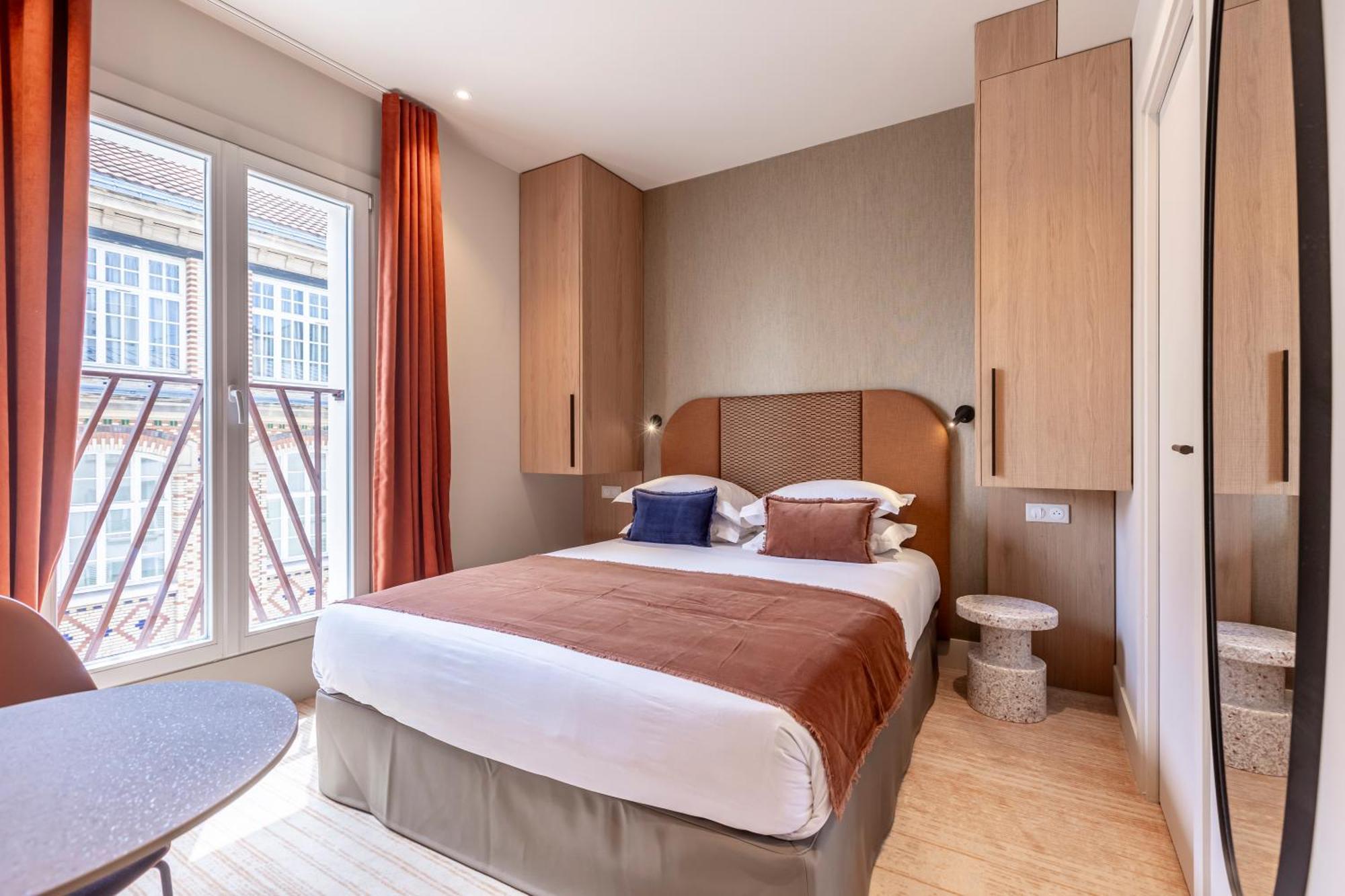 Suite Fl By Sweett Paris Rum bild