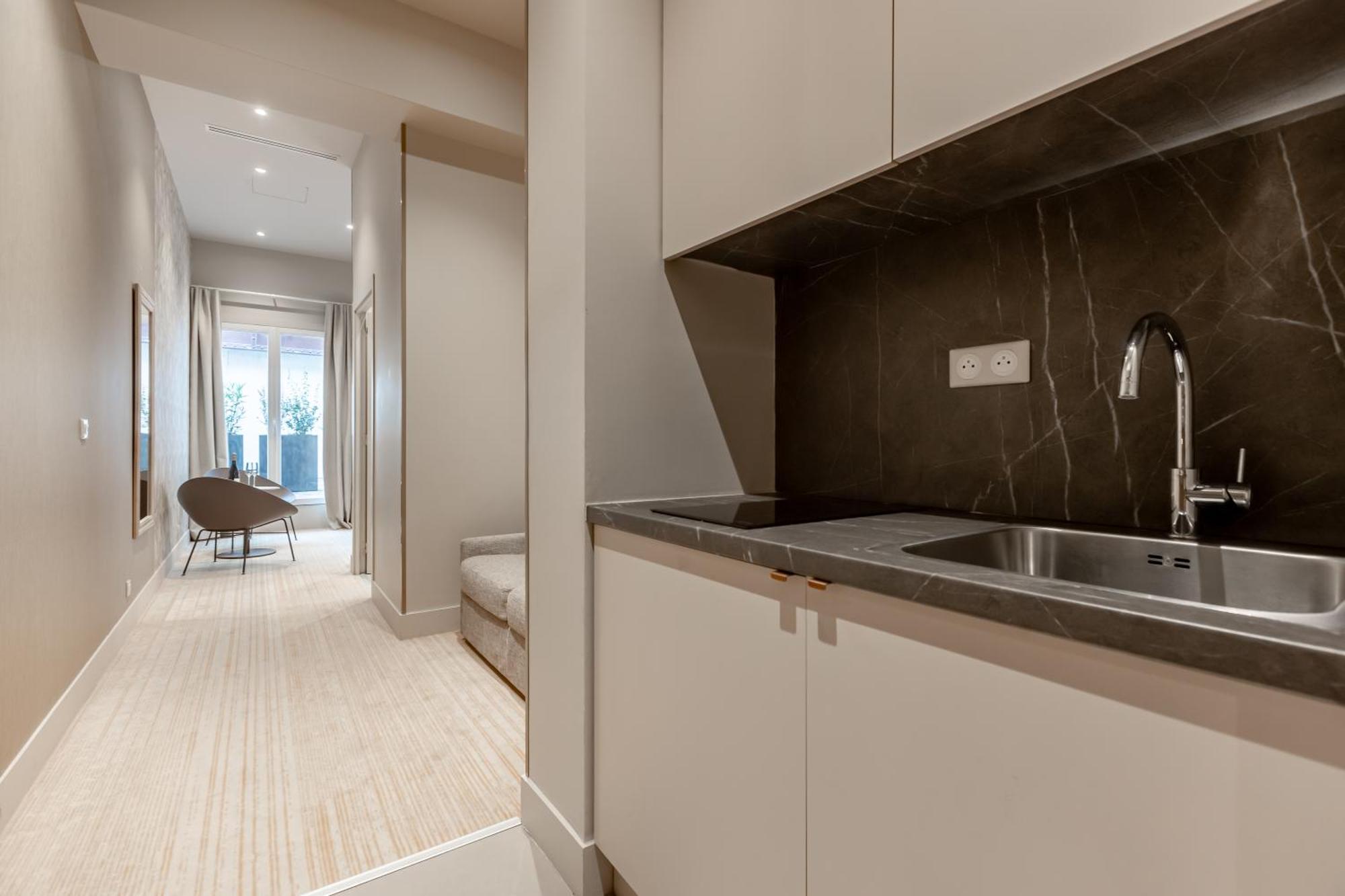Suite Fl By Sweett Paris Rum bild
